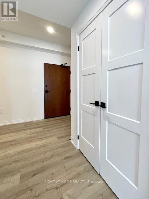 #102 15 KNEESHAW DRIVE - 14