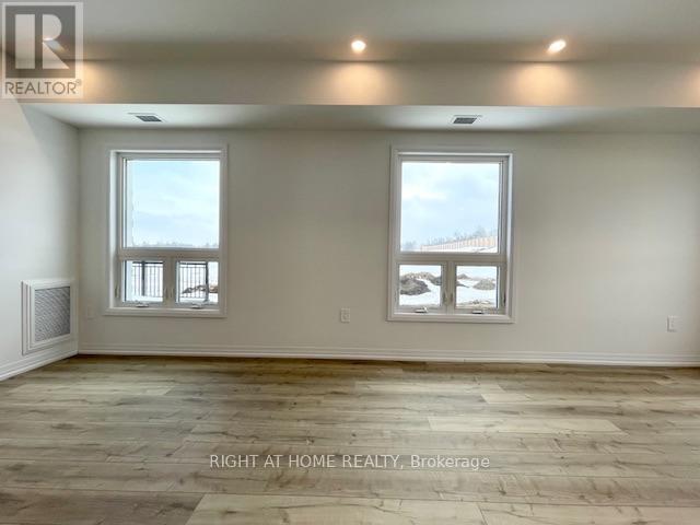 #102 15 KNEESHAW DRIVE - 15