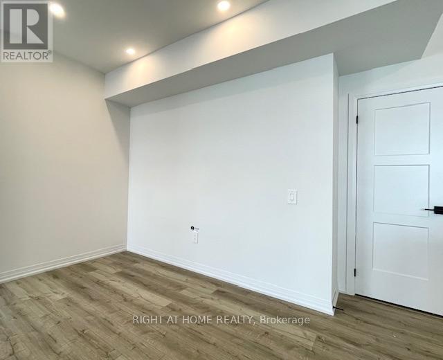 #102 15 KNEESHAW DRIVE - 16