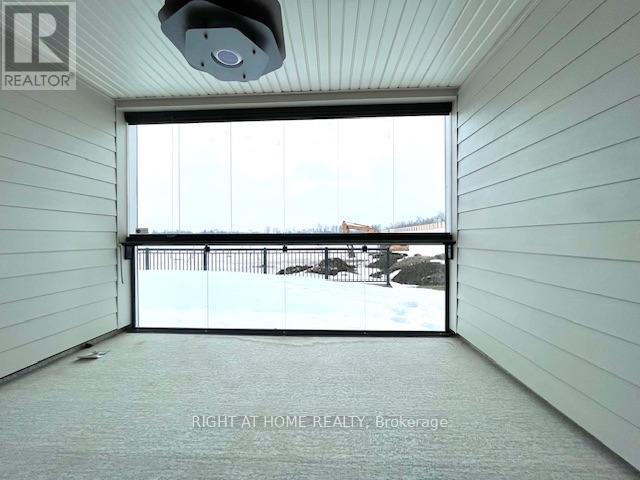 #102 15 KNEESHAW DRIVE - 22