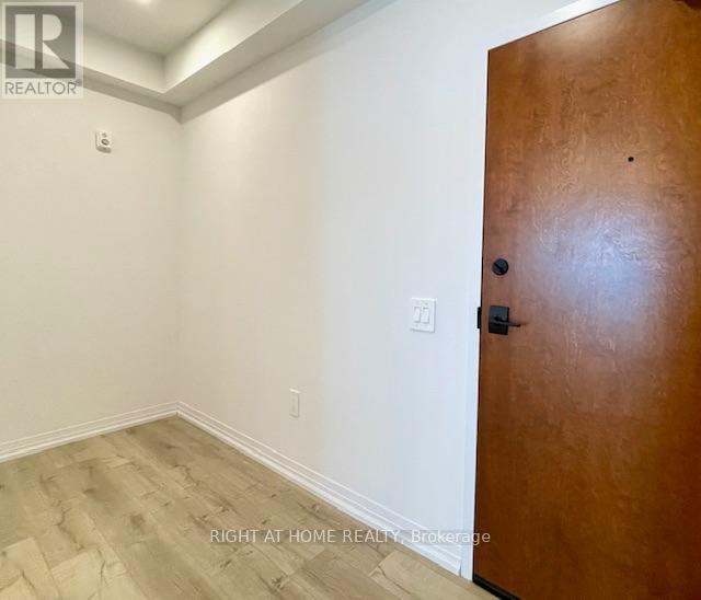 #102 15 KNEESHAW DRIVE - 24