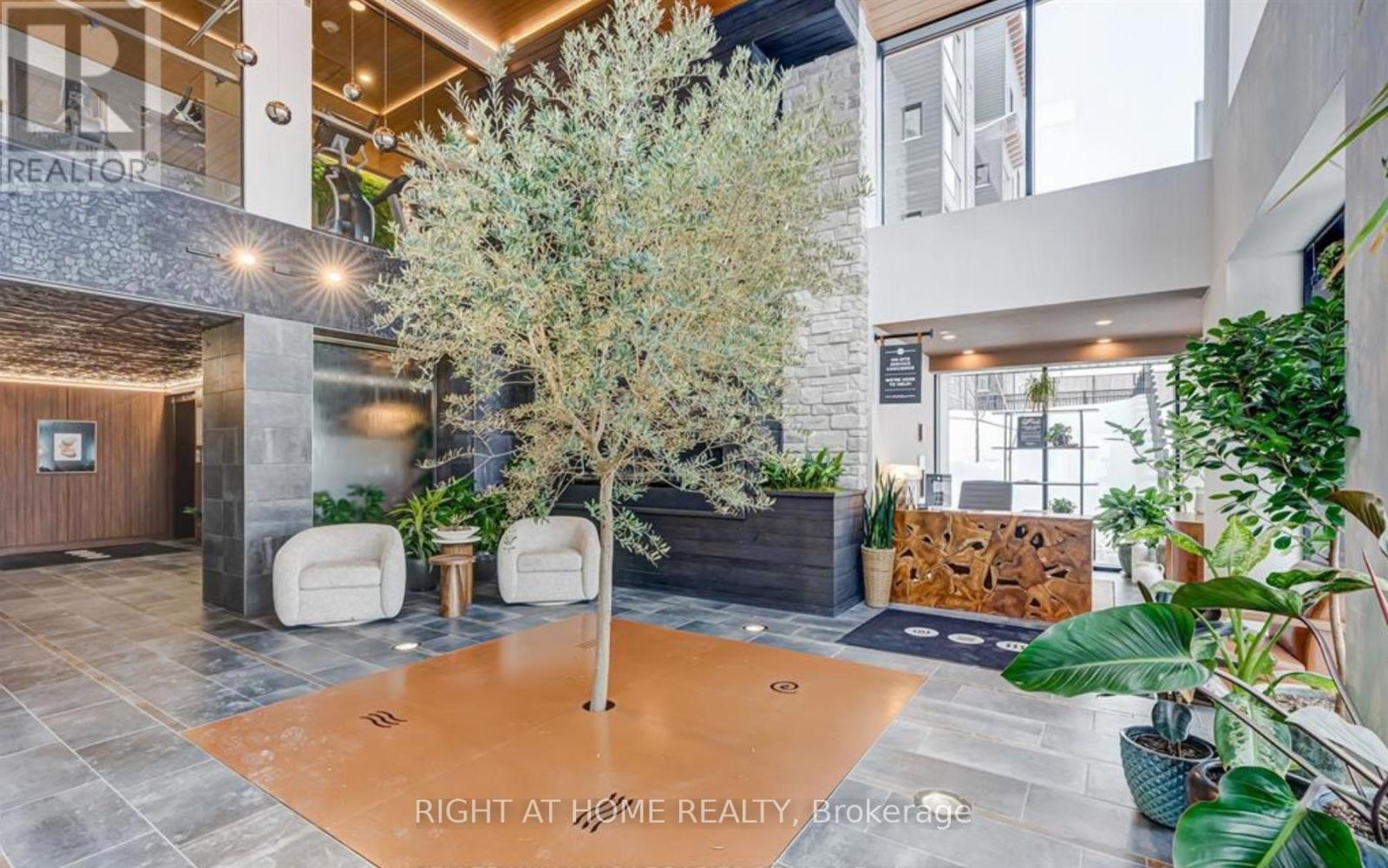 #102 15 KNEESHAW DRIVE - 27