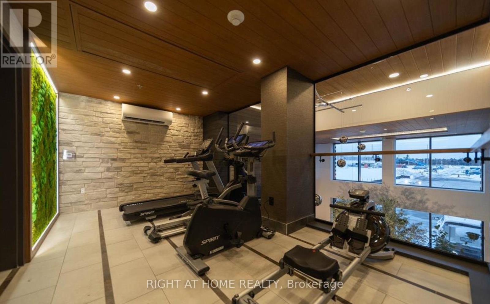 #102 15 KNEESHAW DRIVE - 38