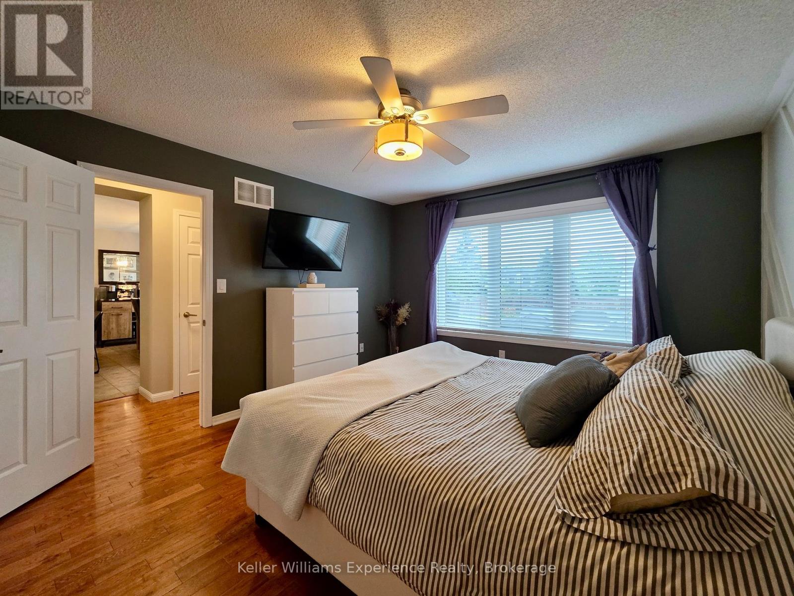22 ROSEMEAD CLOSE - 20