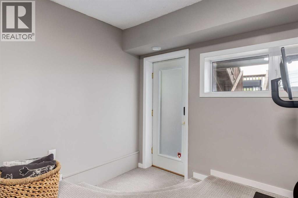 2031 30 Avenue SW - Image 24