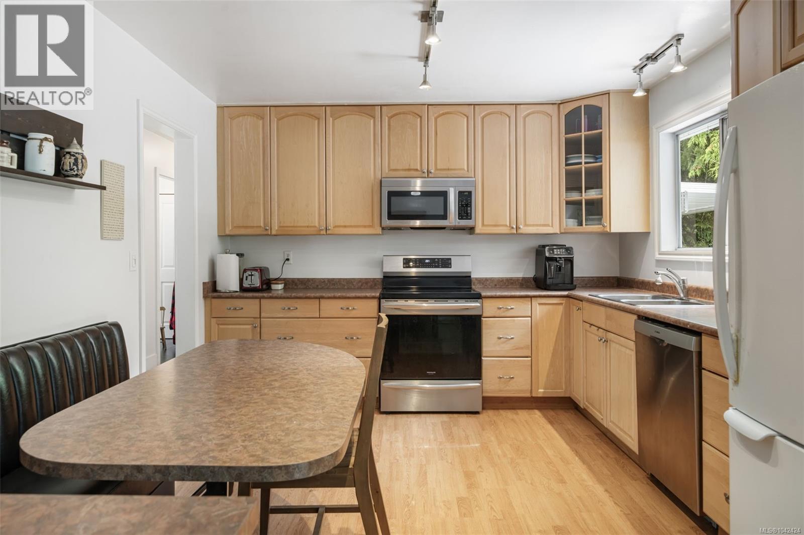 8256 Sa-Seen-Os Cres - 35