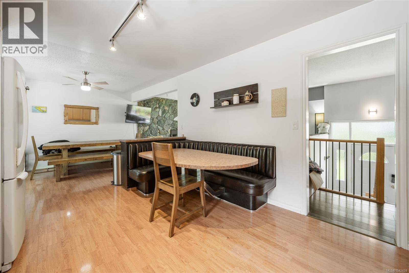 8256 Sa-Seen-Os Cres - 38