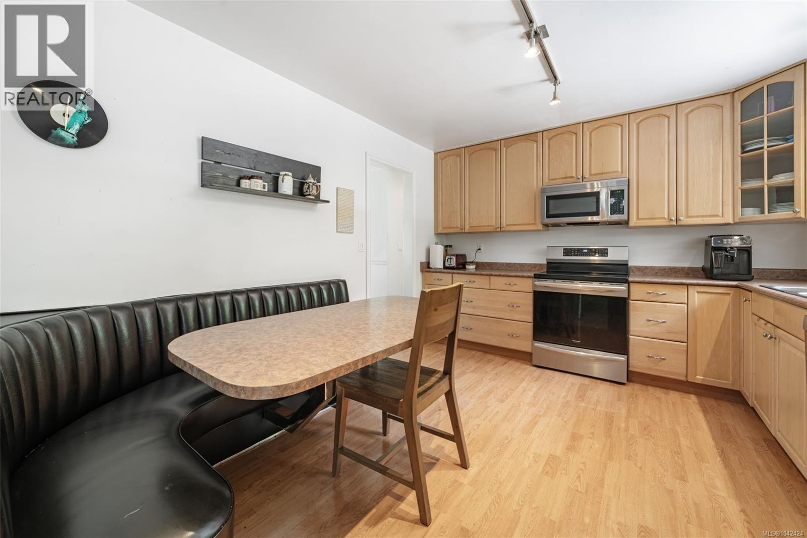 8256 Sa-Seen-Os Cres - 36