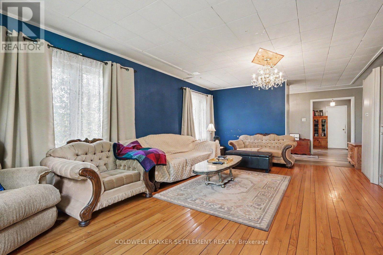 6411 43 HIGHWAY - 7