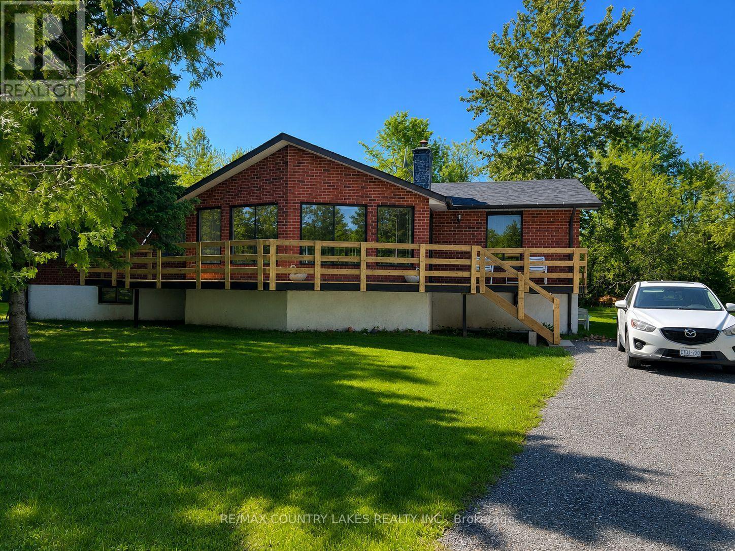 4 MACPHERSON CRESCENT - 2