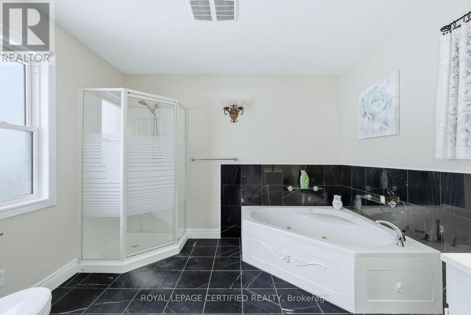 883 7TH AVENUE - 23
