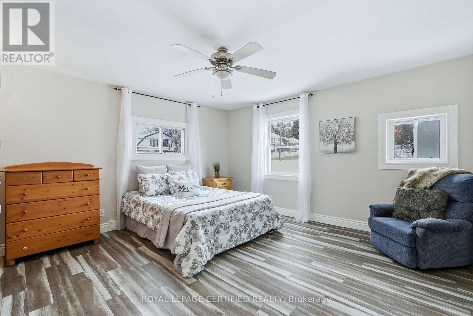 883 7TH AVENUE - 22