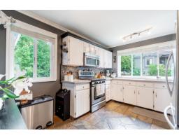 12528 Pinewood Crescent, Surrey, BC V3V2L5 Photo 8