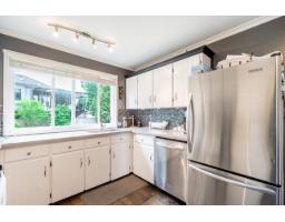 12528 Pinewood Crescent, Surrey, BC V3V2L5 Photo 11