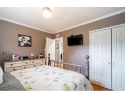 12528 Pinewood Crescent, Surrey, BC V3V2L5 Photo 13