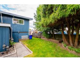 12528 Pinewood Crescent, Surrey, BC V3V2L5 Photo 35