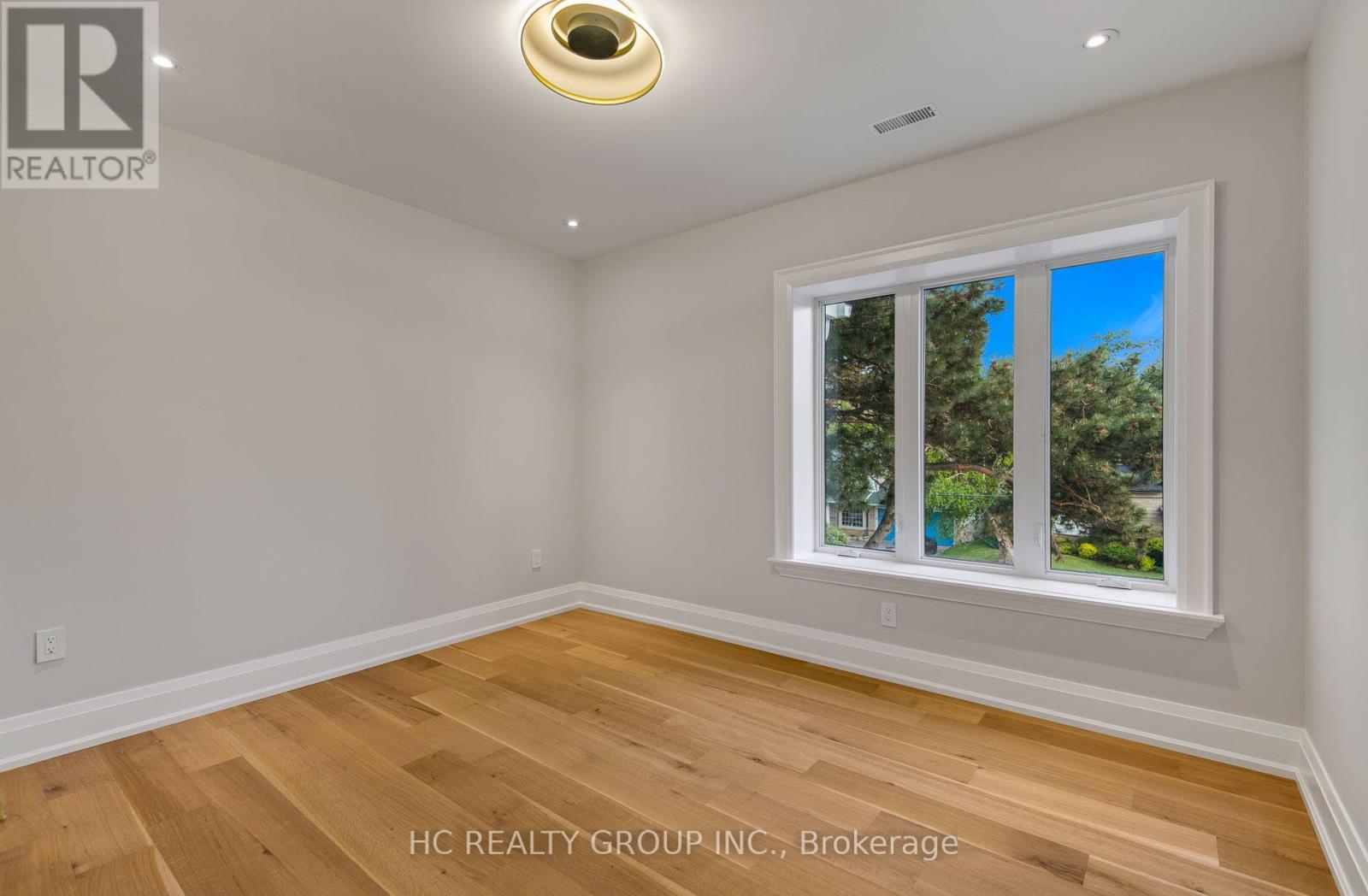 7 KNOLLVIEW CRESCENT - 32
