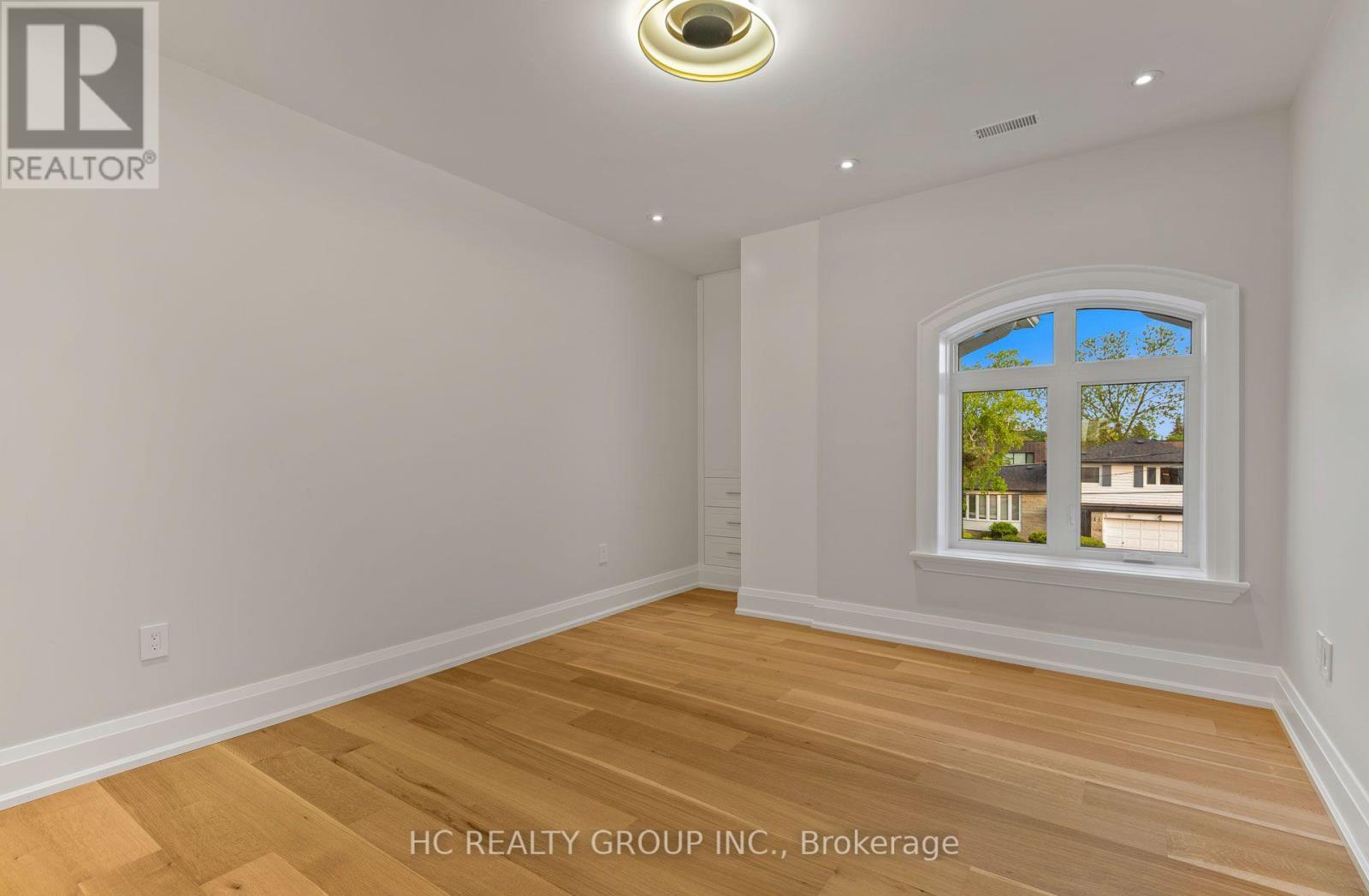 7 KNOLLVIEW CRESCENT - 30