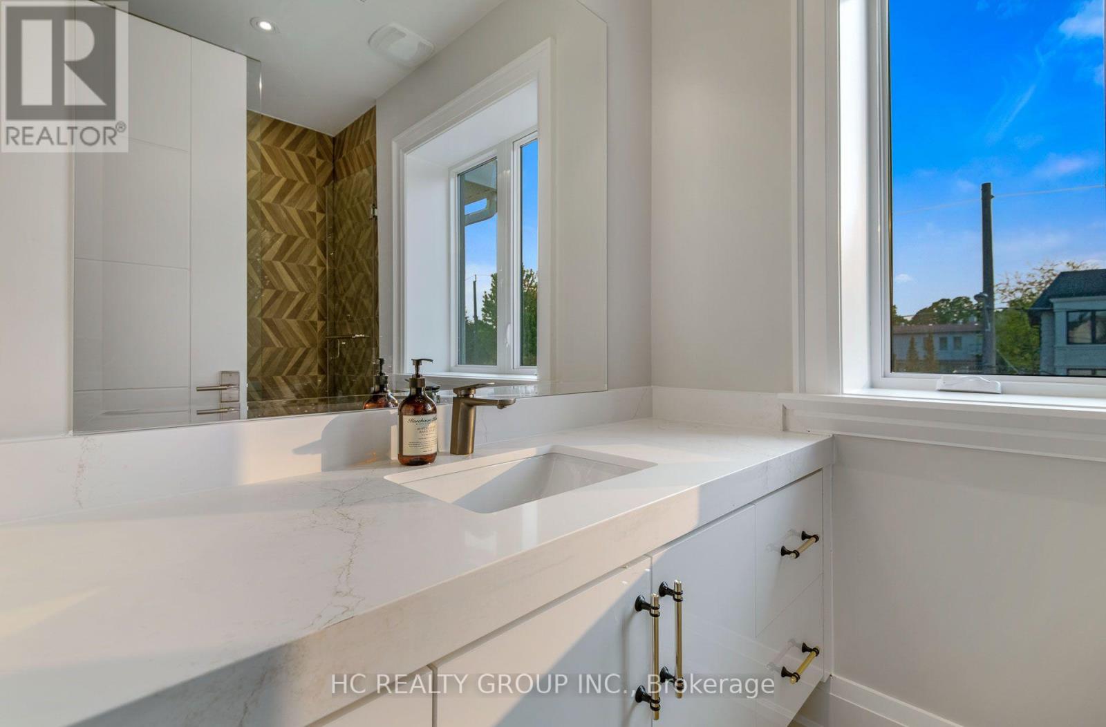 7 KNOLLVIEW CRESCENT - 29