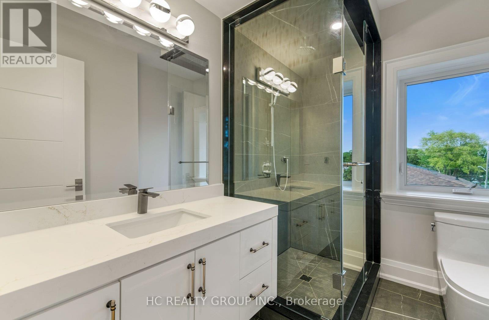 7 KNOLLVIEW CRESCENT - 34