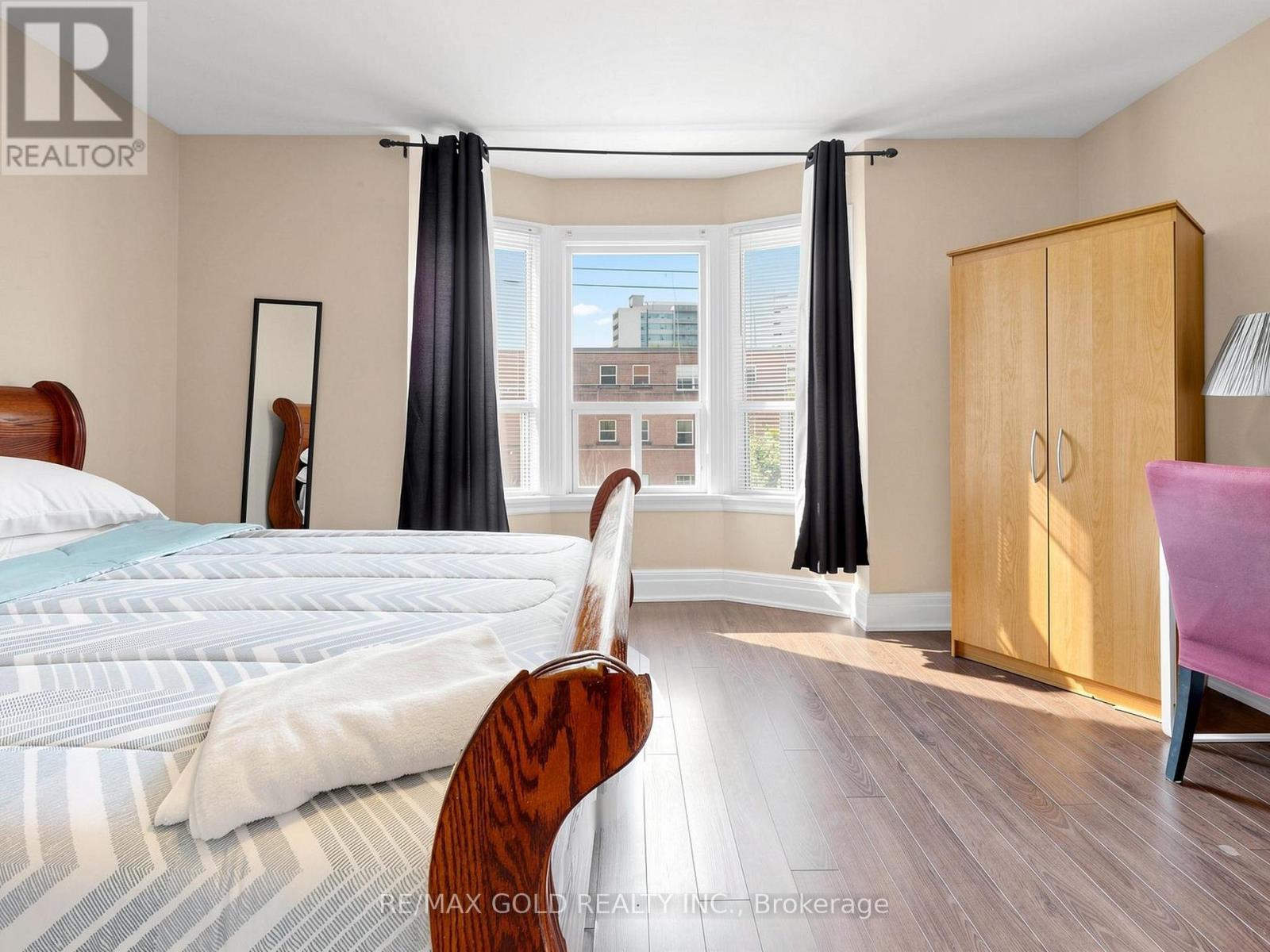 746 KING STREET W - 26