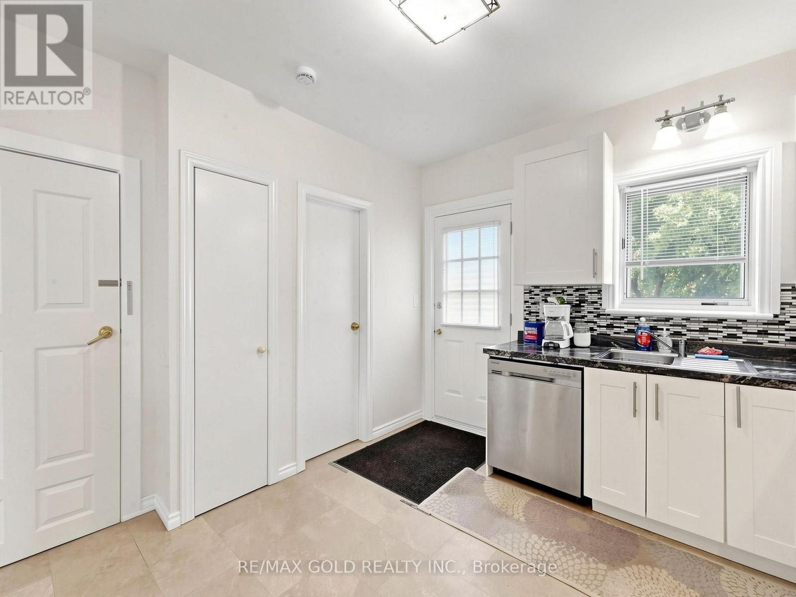746 KING STREET W - 14