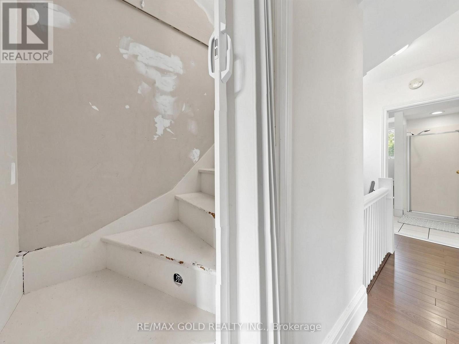 746 KING STREET W - 28