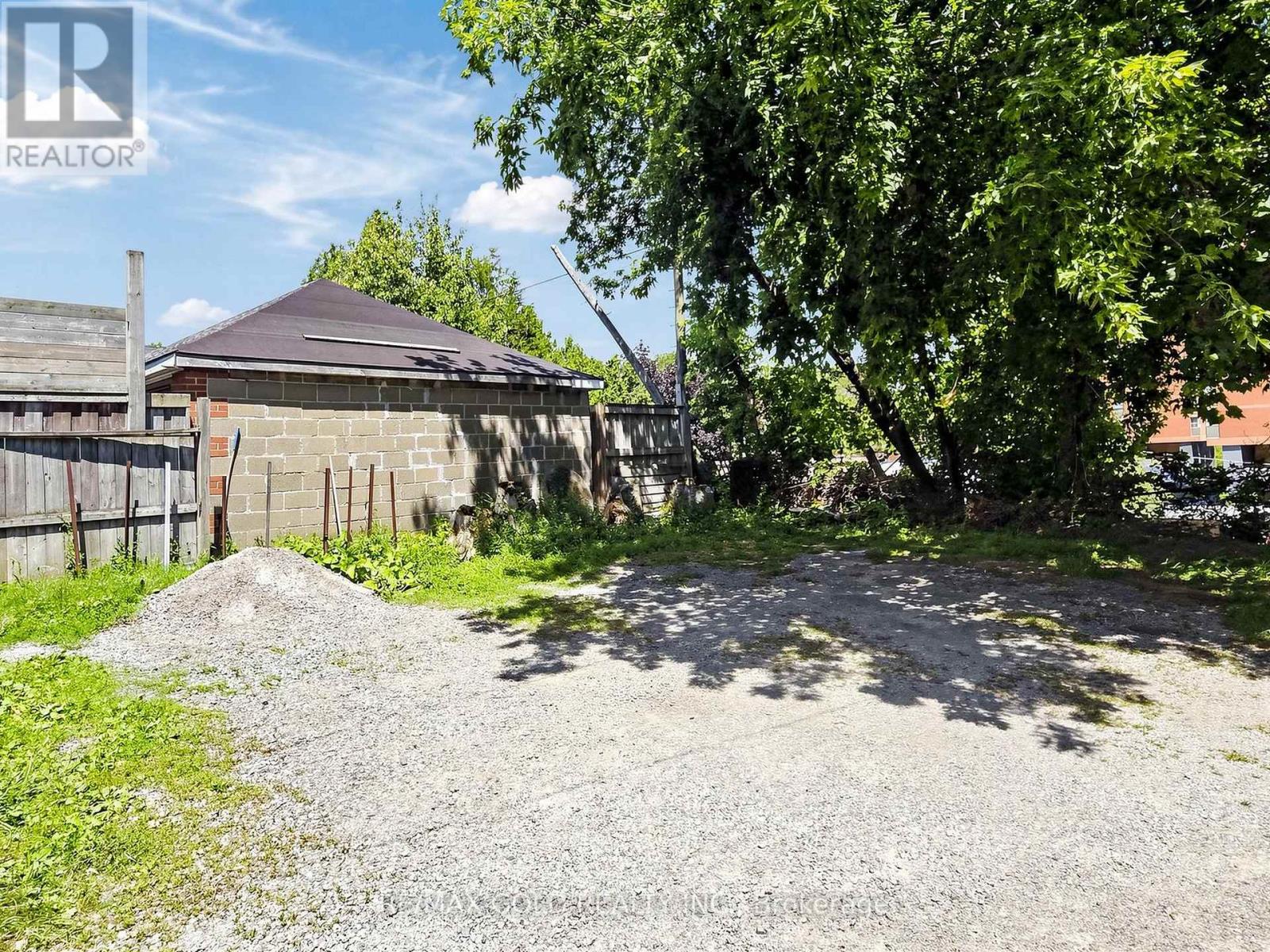 746 KING STREET W - 47