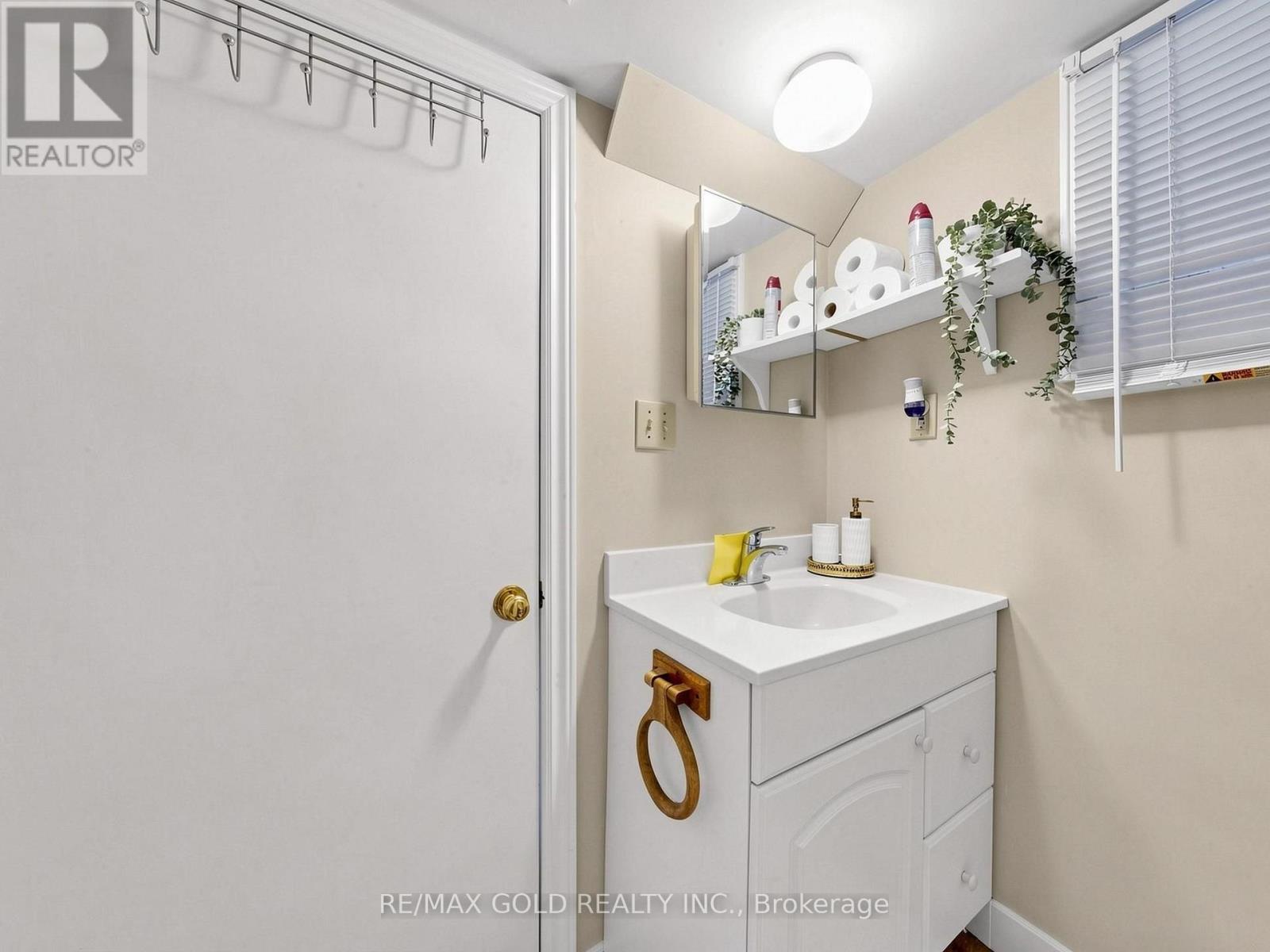 746 KING STREET W - 42
