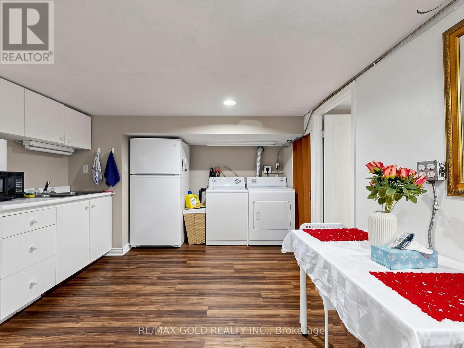 746 KING STREET W - 32