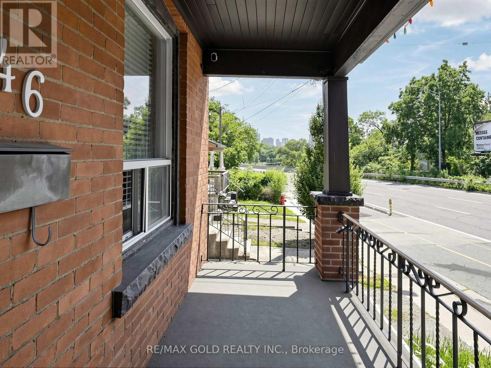 746 KING STREET W - 2
