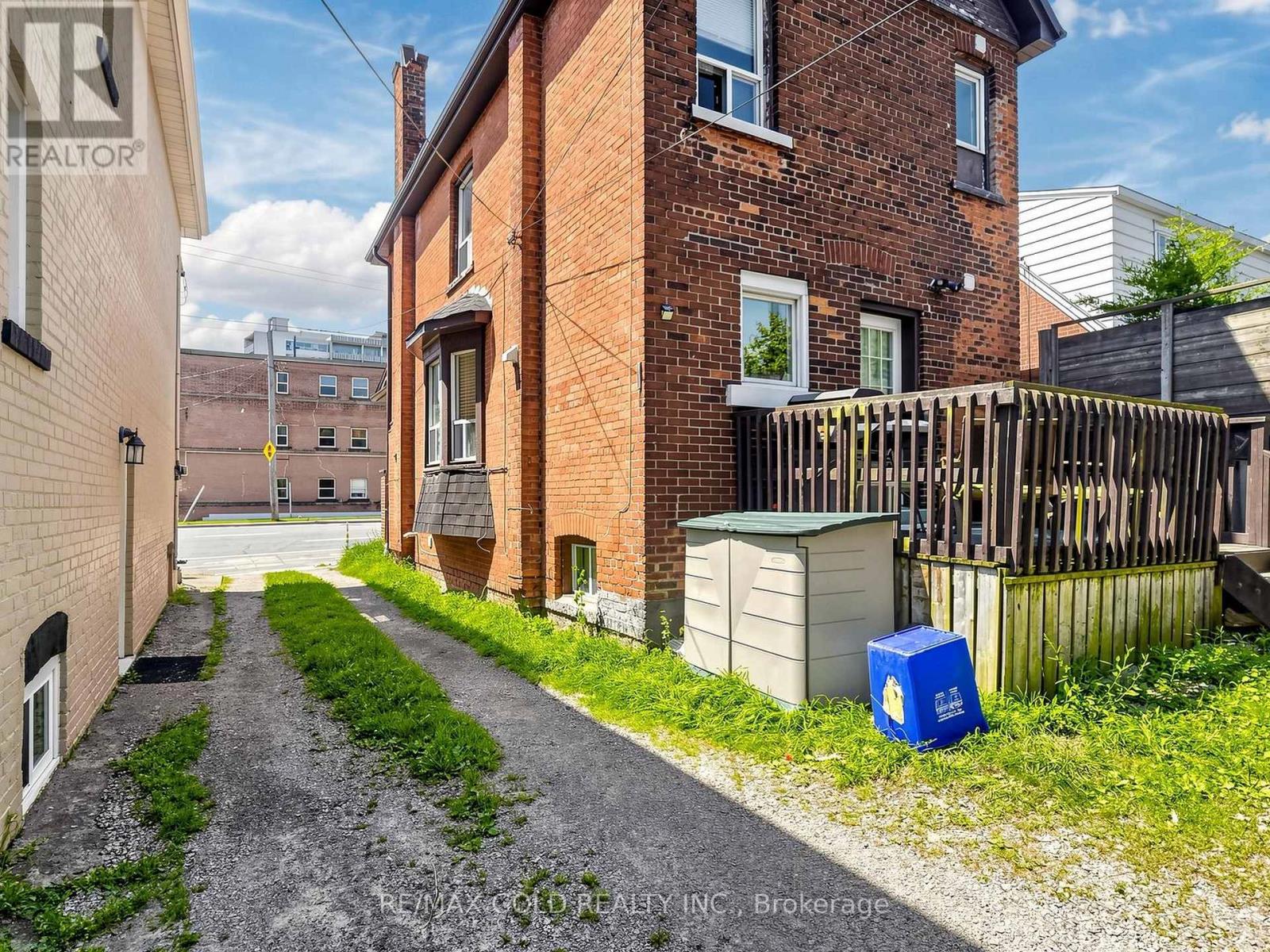 746 KING STREET W - 45