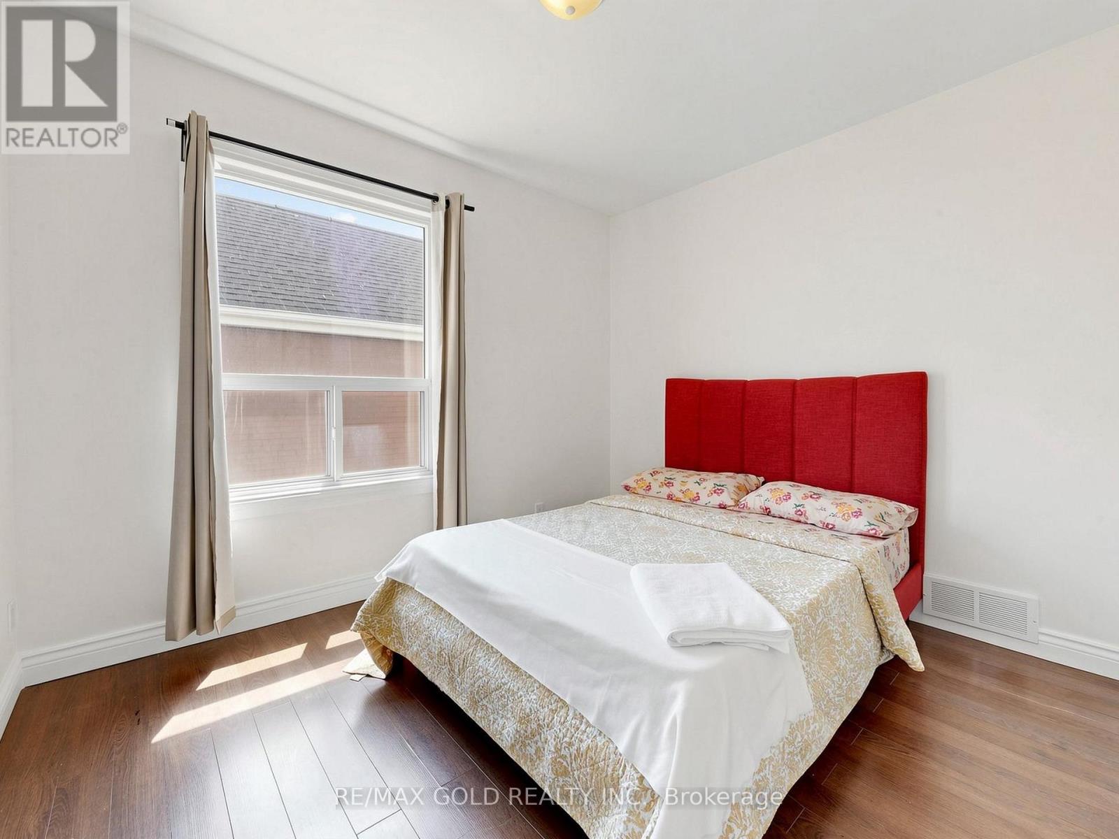 746 KING STREET W - 21