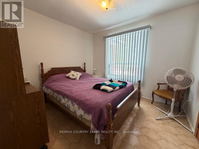 4 MACPHERSON CRESCENT - 18