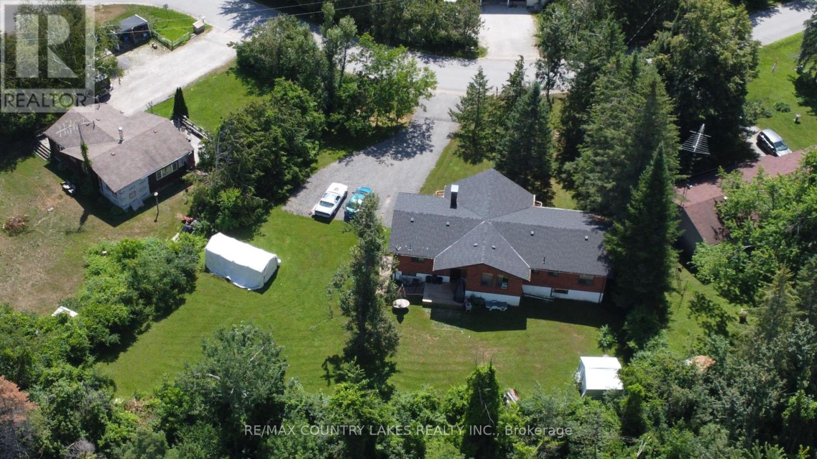 4 MACPHERSON CRESCENT - 9