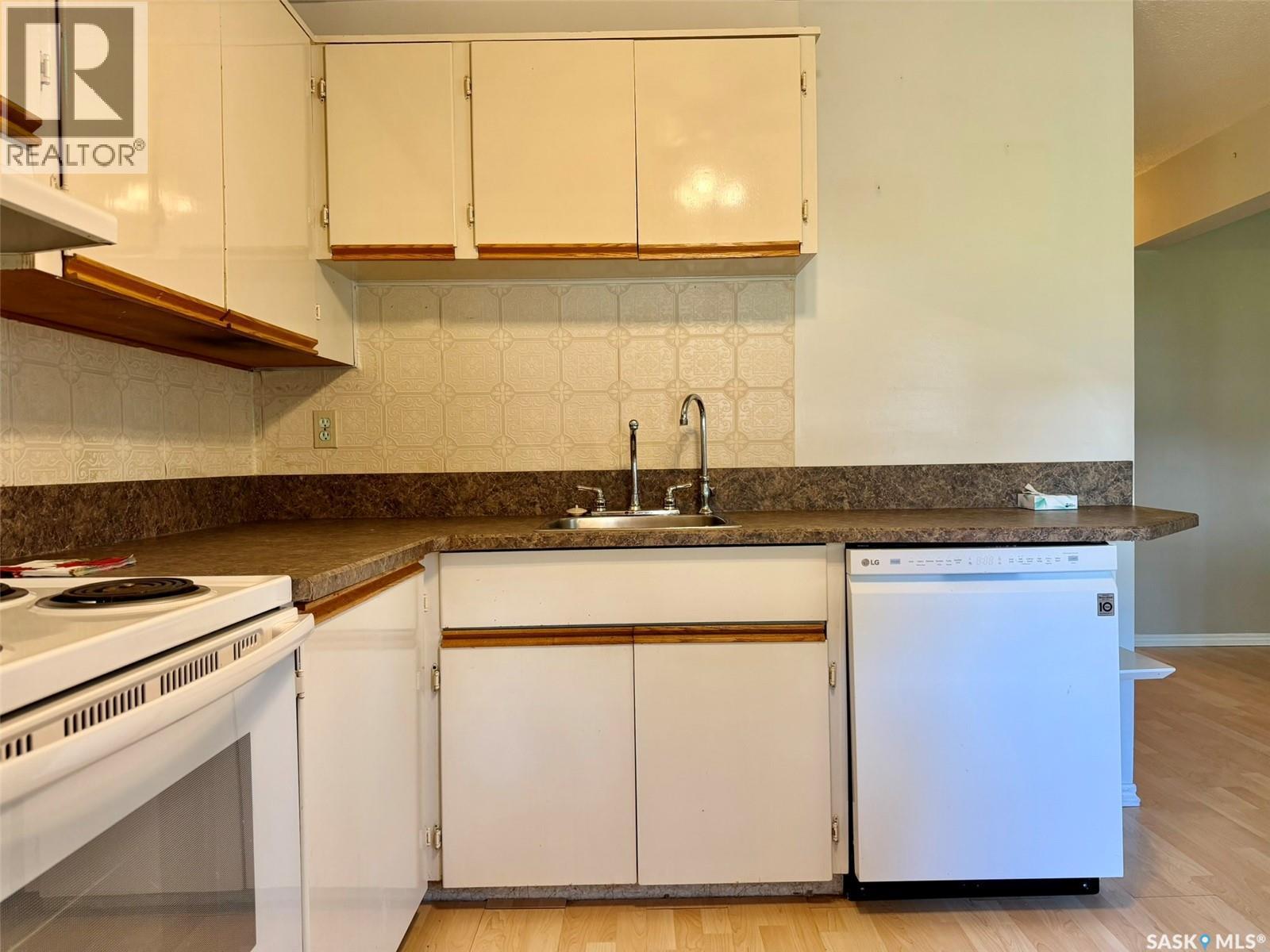 #109 2536 Parliament AVENUE - 15