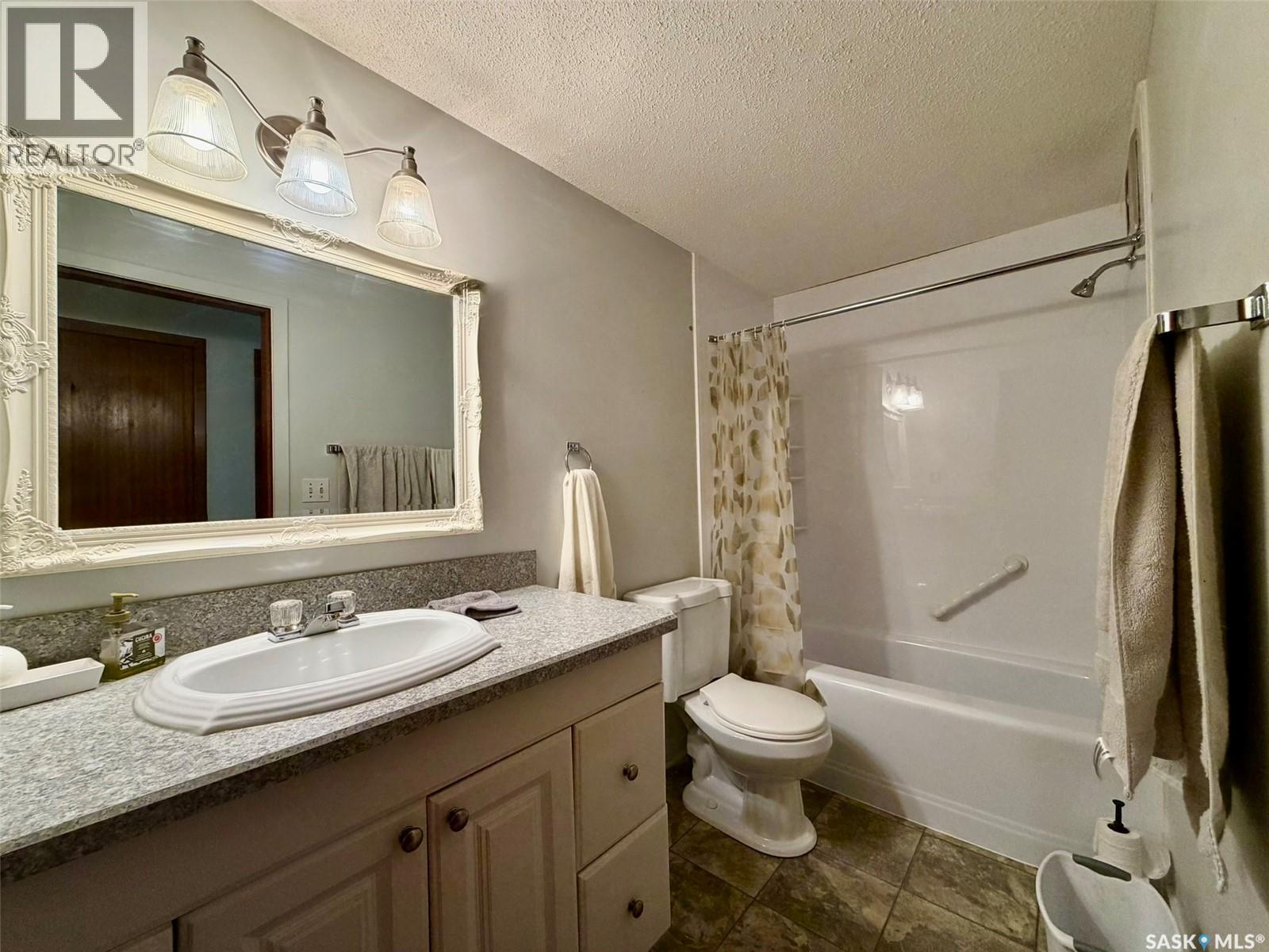 #109 2536 Parliament AVENUE - 21