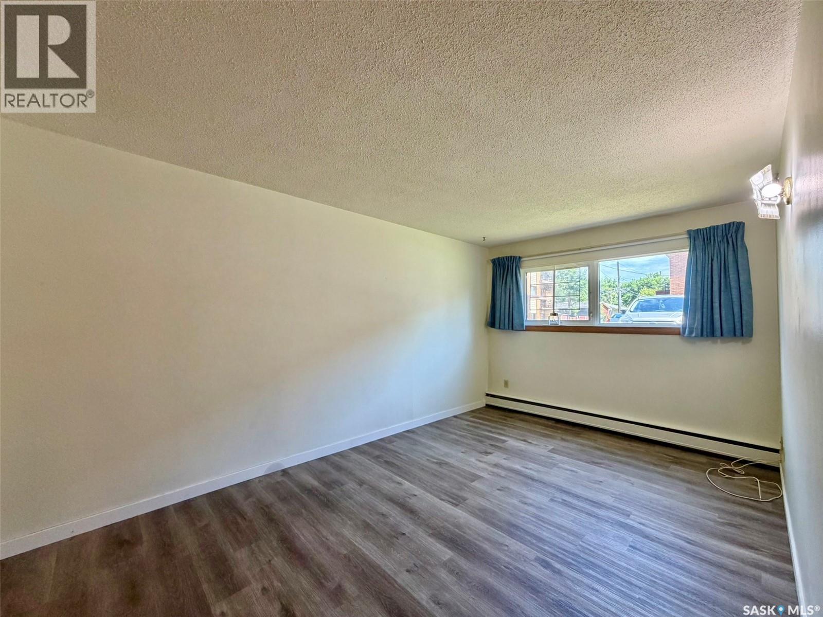 #109 2536 Parliament AVENUE - 24