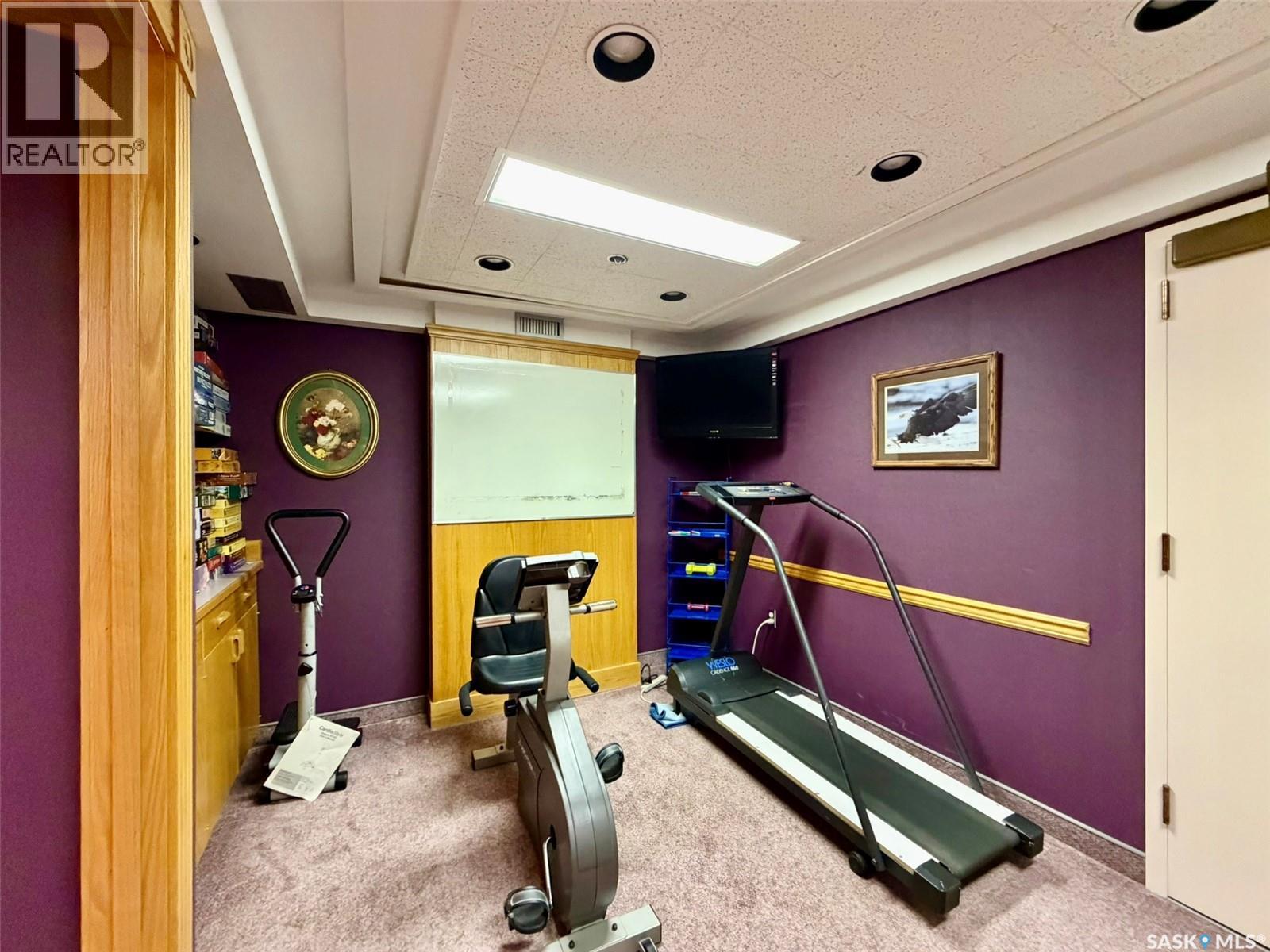 #109 2536 Parliament AVENUE - 34