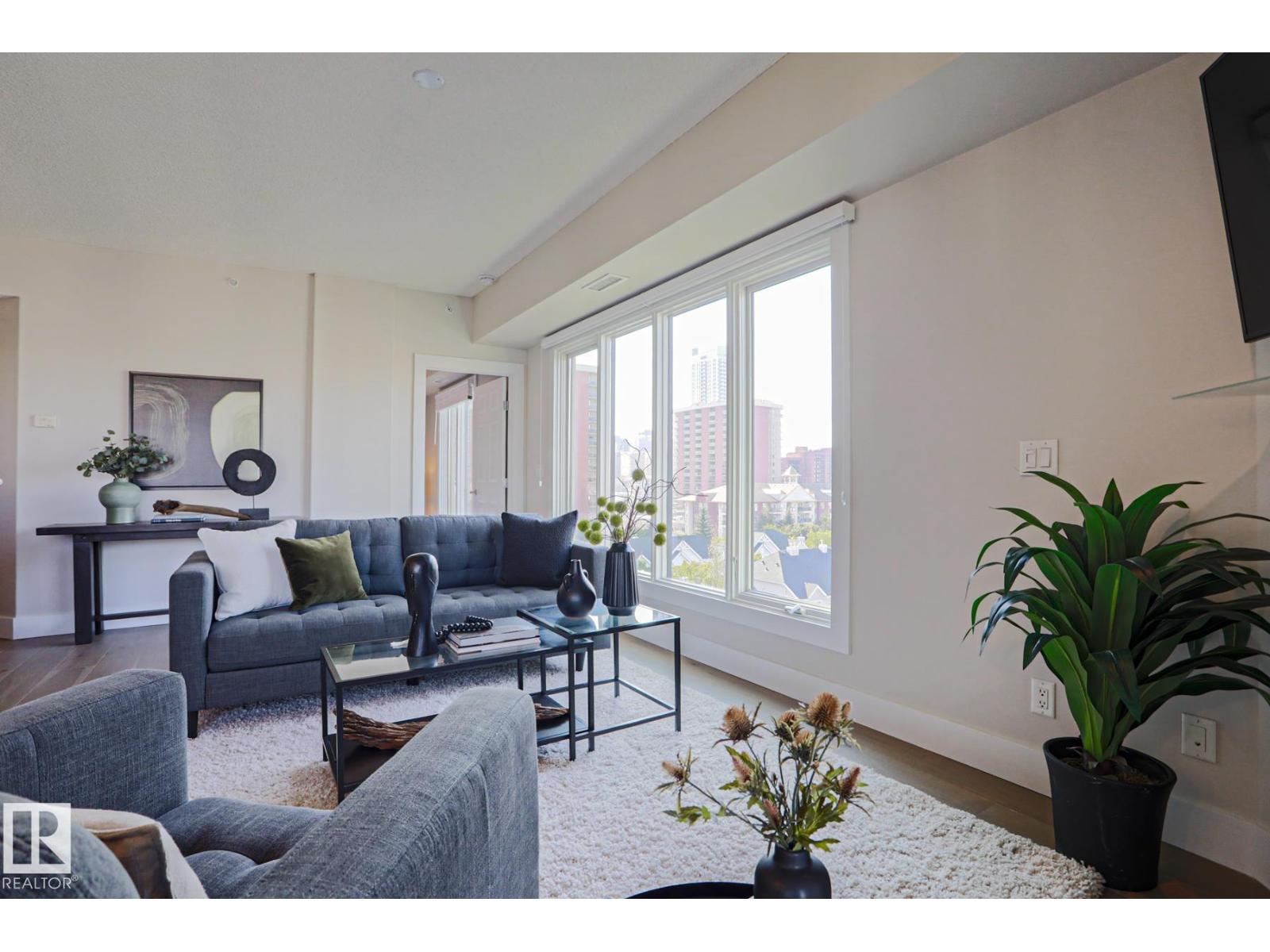 #703 10303 111 ST NW - 3