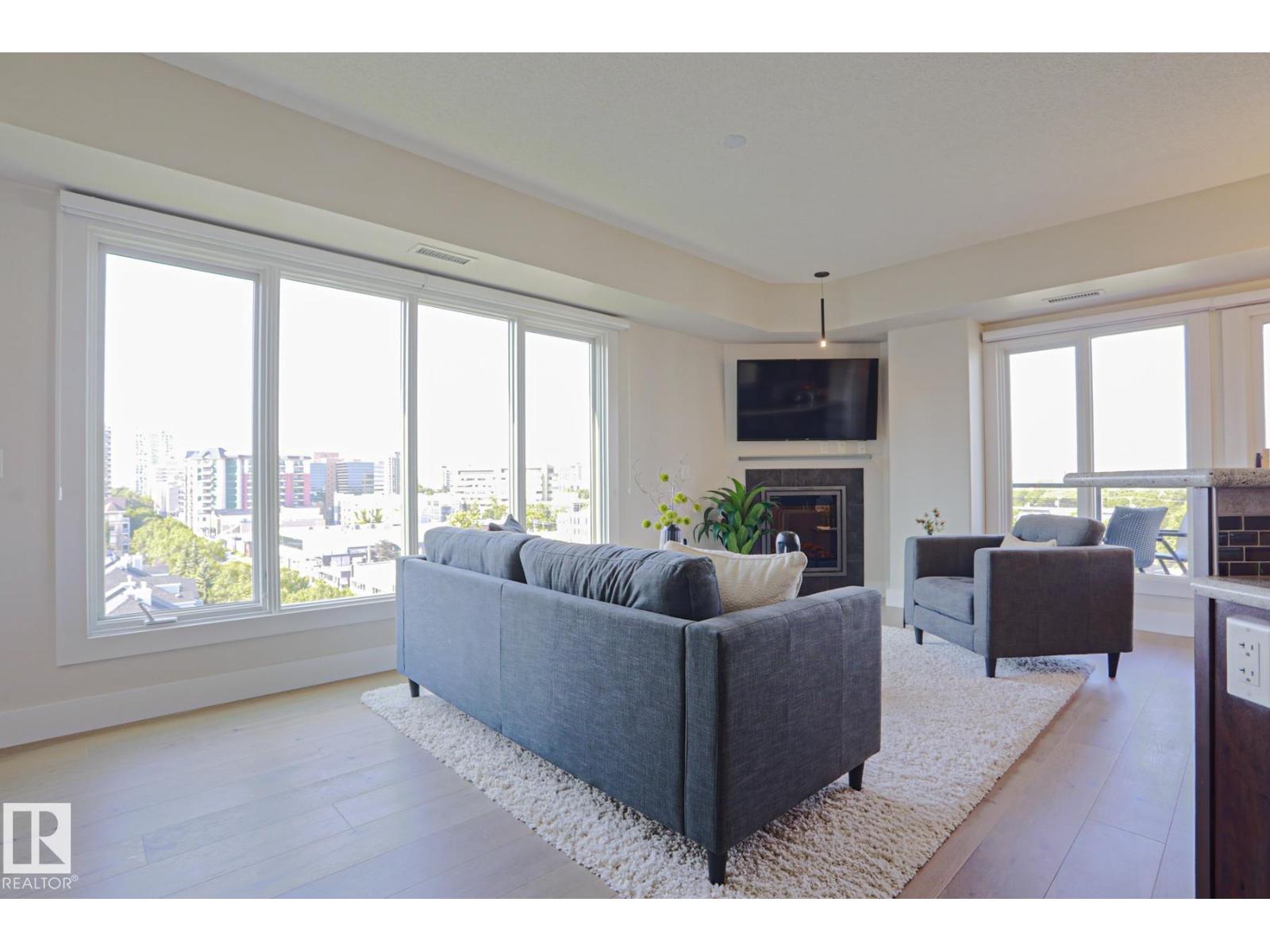 #703 10303 111 ST NW - 7