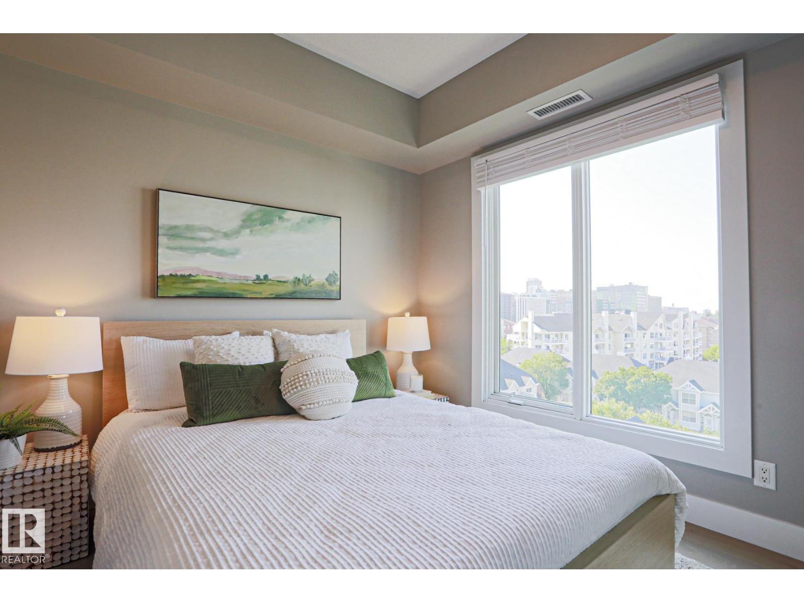 #703 10303 111 ST NW - 16