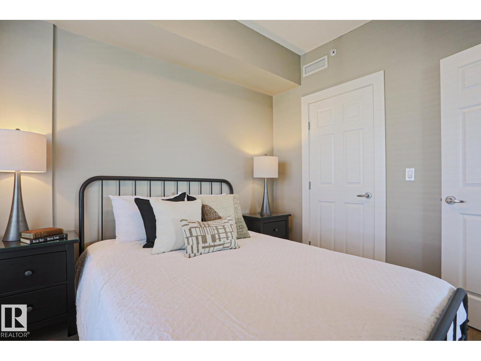 #703 10303 111 ST NW - 24