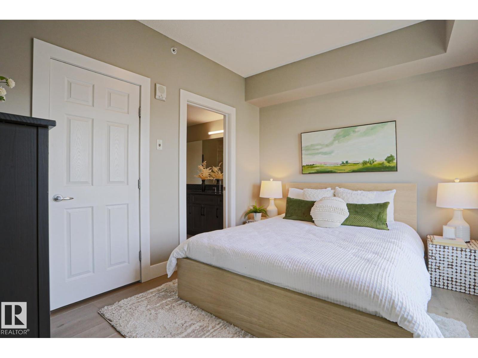 #703 10303 111 ST NW - 17