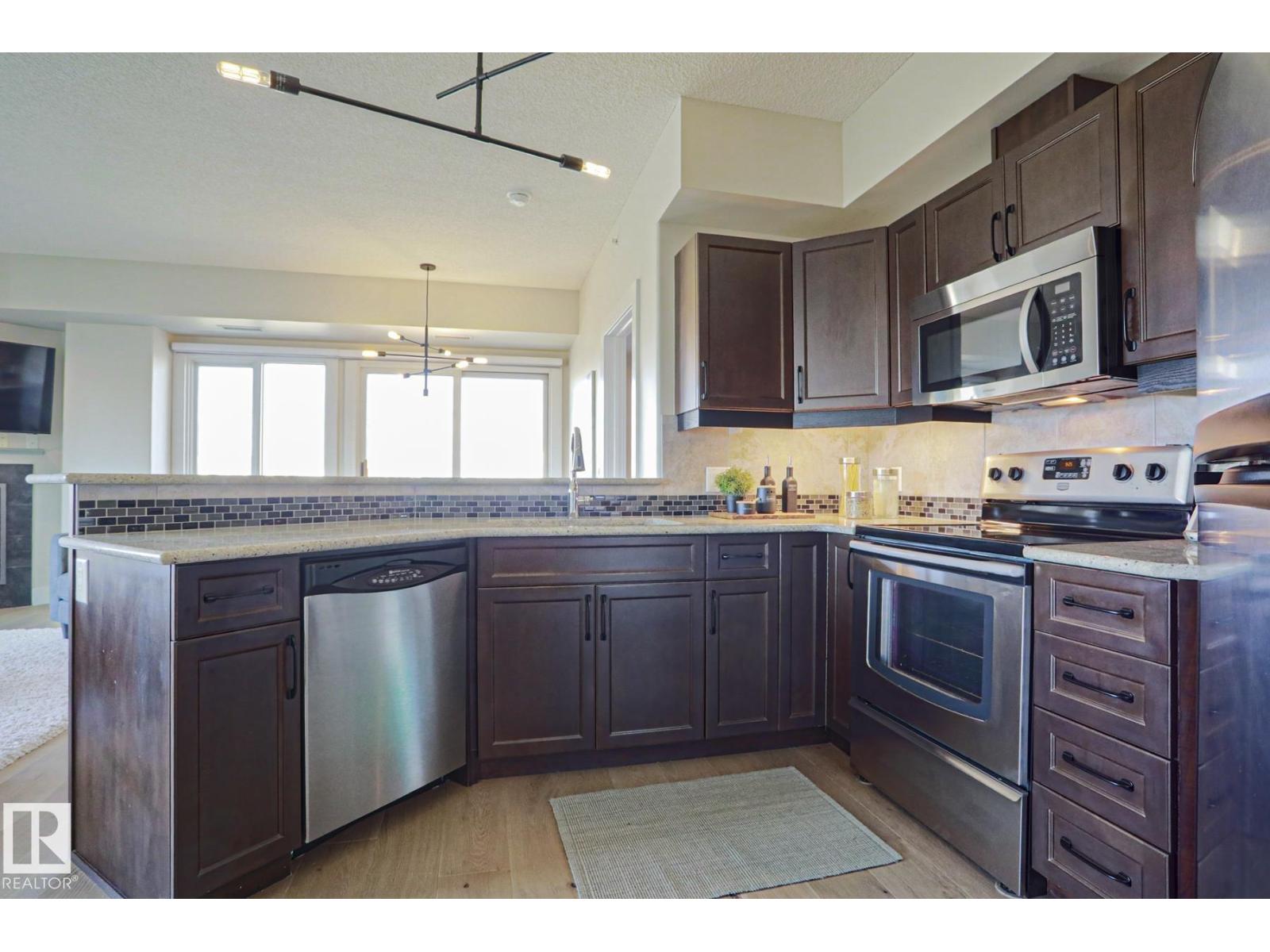 #703 10303 111 ST NW - 31