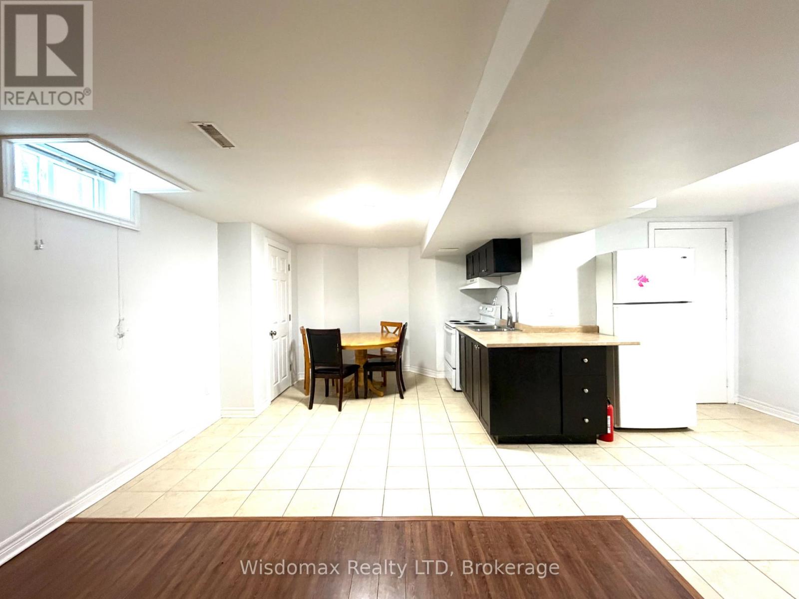 1 CRYSLER CRESCENT - 22