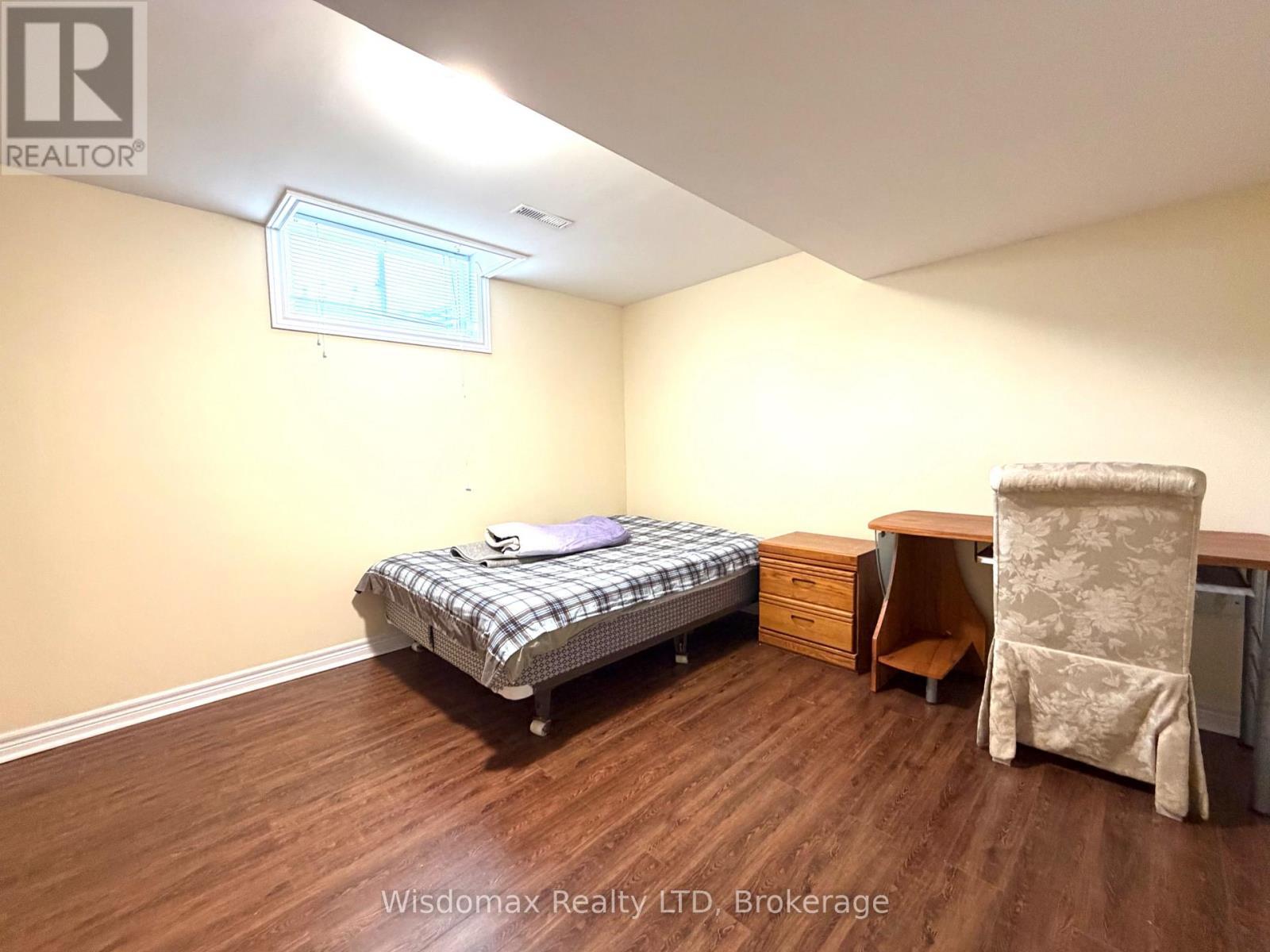 1 CRYSLER CRESCENT - 25