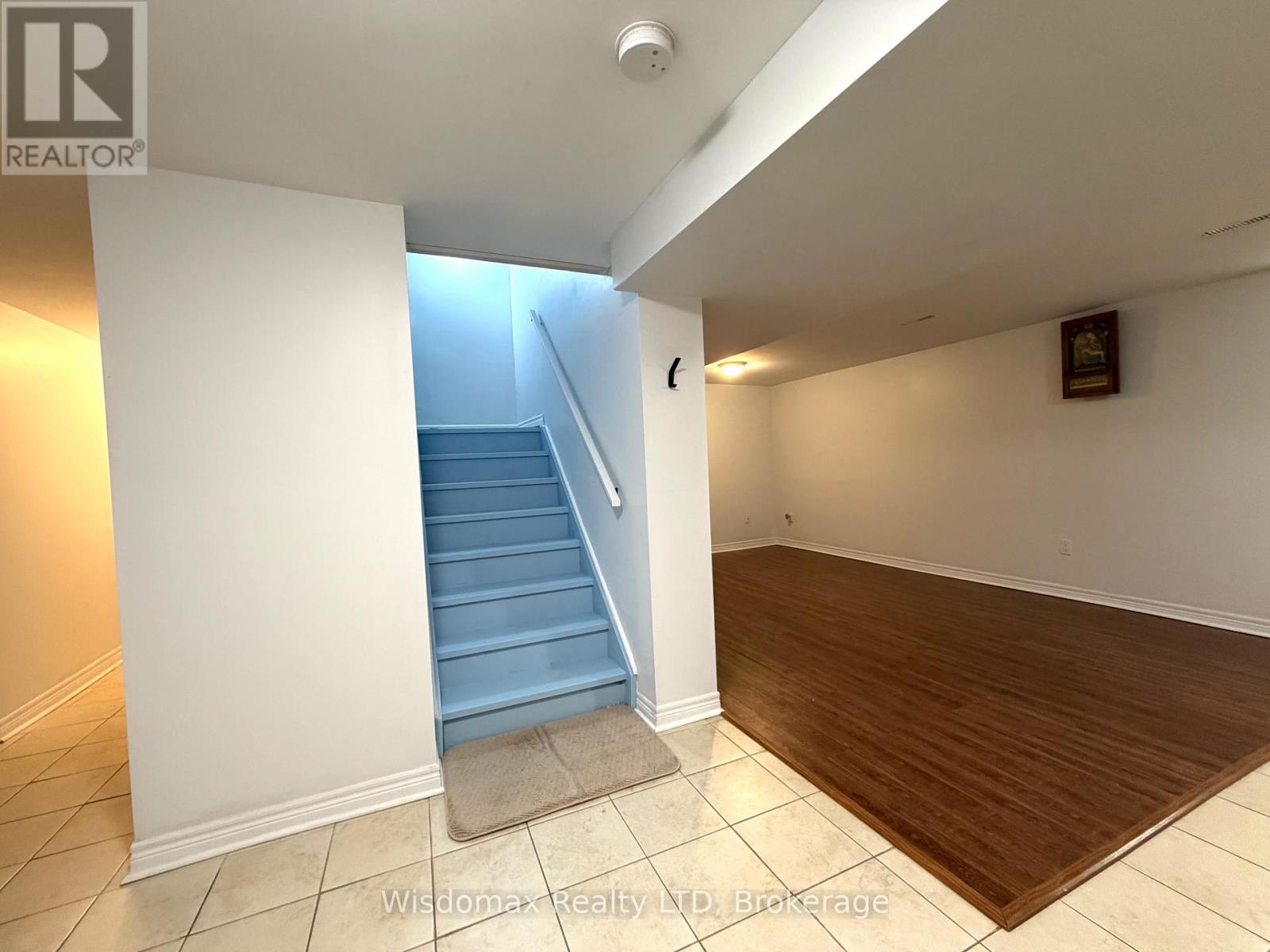 1 CRYSLER CRESCENT - 33
