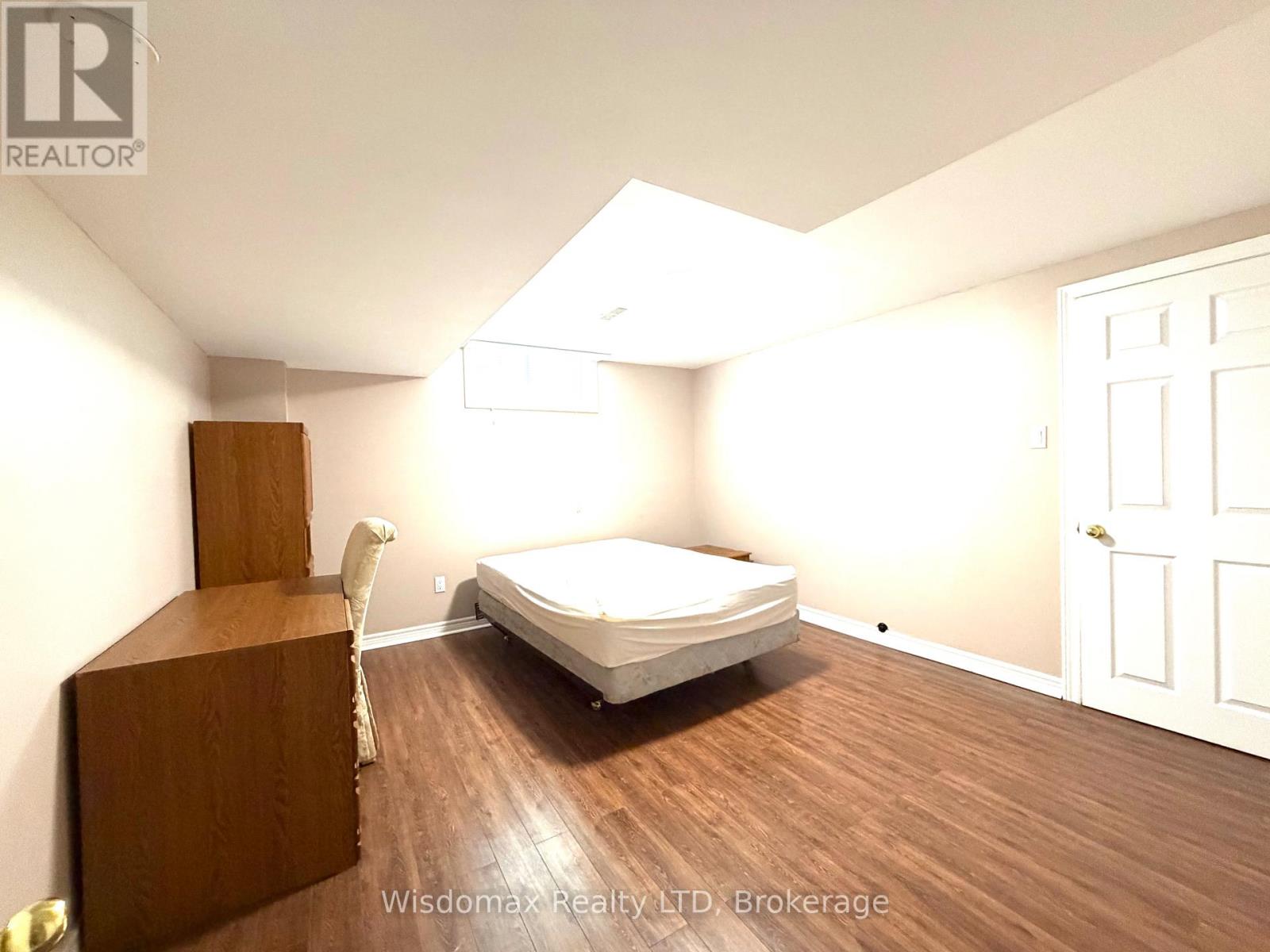 1 CRYSLER CRESCENT - 27