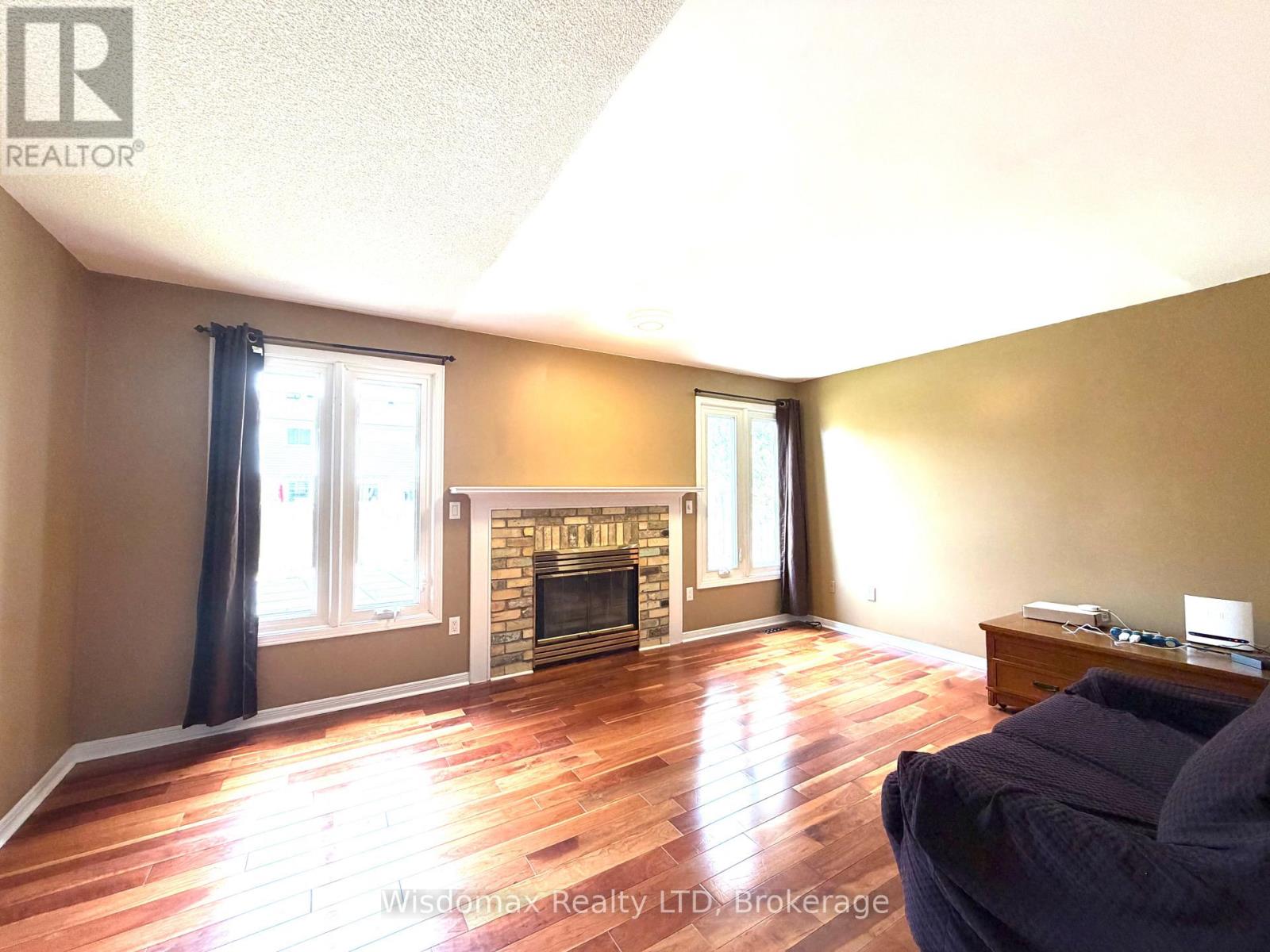 1 CRYSLER CRESCENT - 7